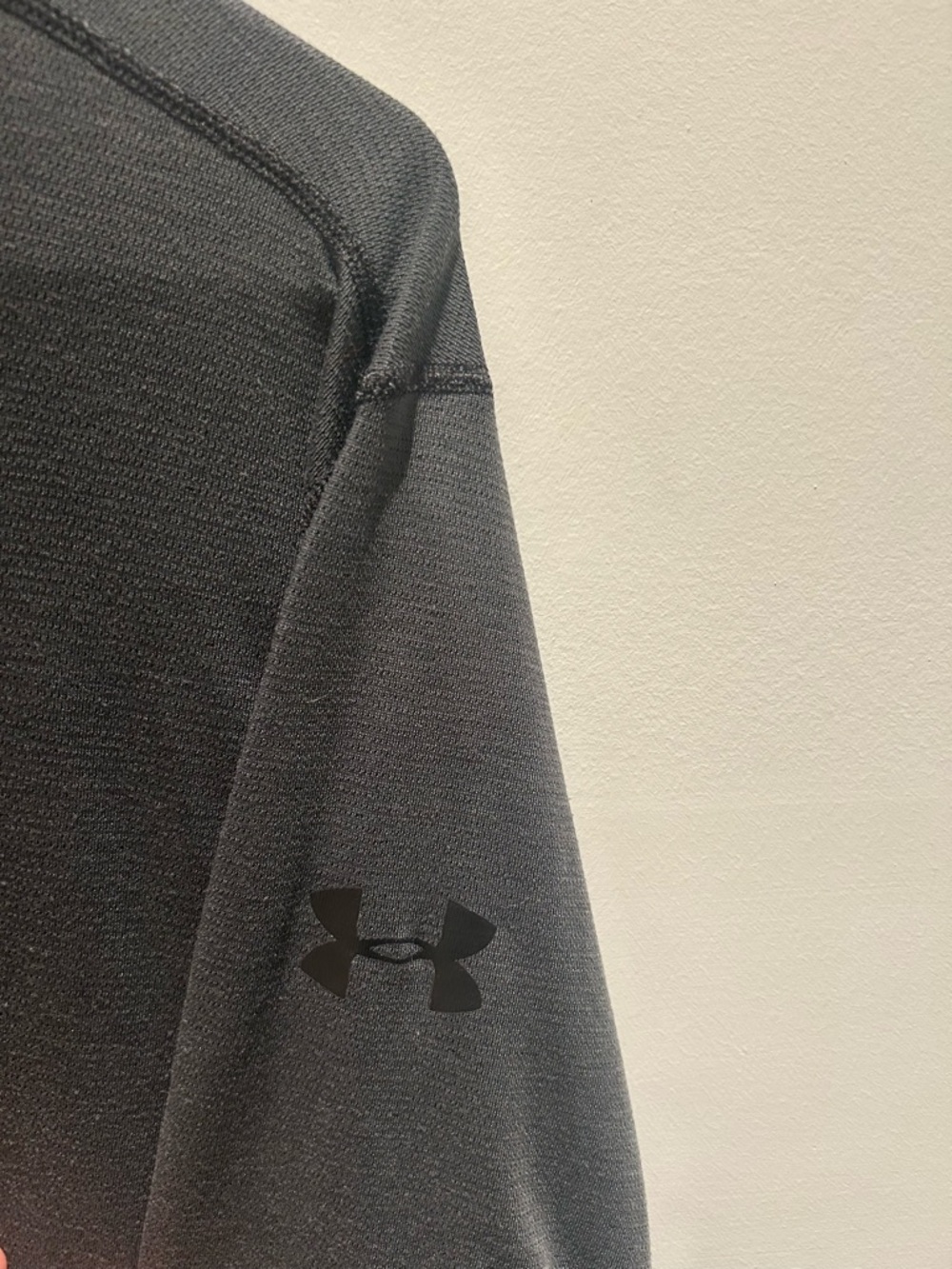 Under Armour Men’s Black Quarter-Zip Hooded Performance Top - Picture 3 of 5